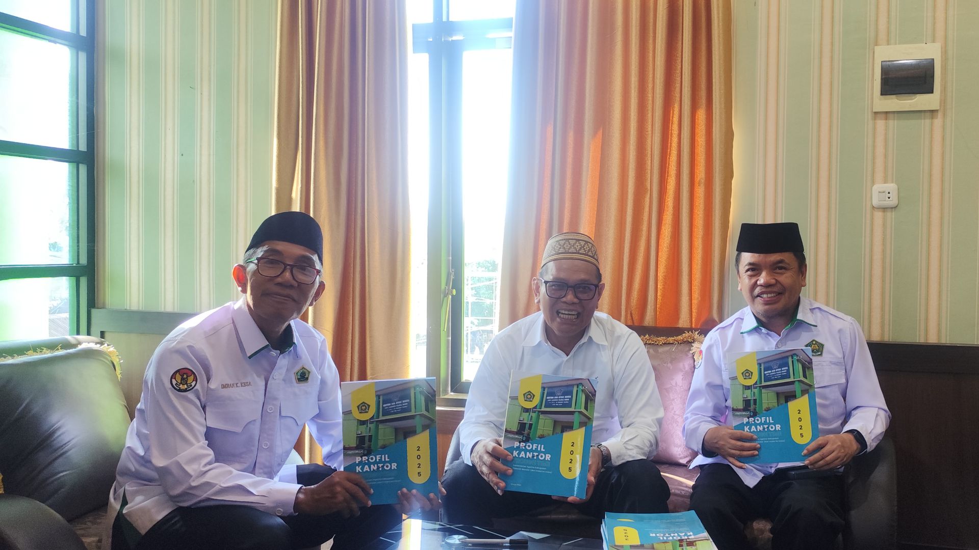 Kemenag Polman Rilis Buku Profil 2025, Dokumentasikan Sejarah dan Tonggak Kepemimpinan